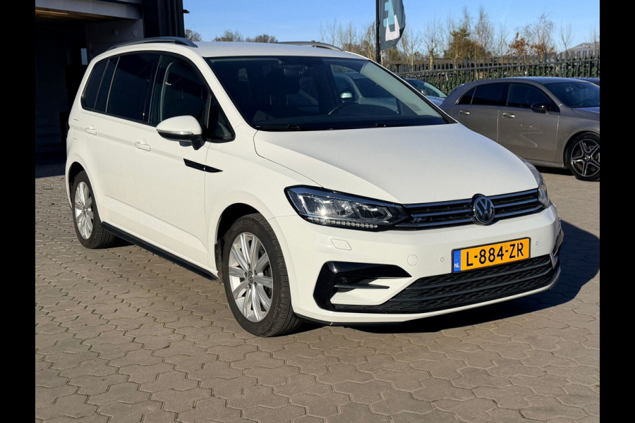 Volkswagen Touran 1.2 TSI Highline Edition R Line 7p - Navi - Trekhaak - LED