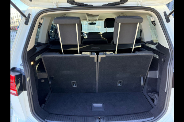 Volkswagen Touran 1.2 TSI Highline Edition R Line 7p - Navi - Trekhaak - LED