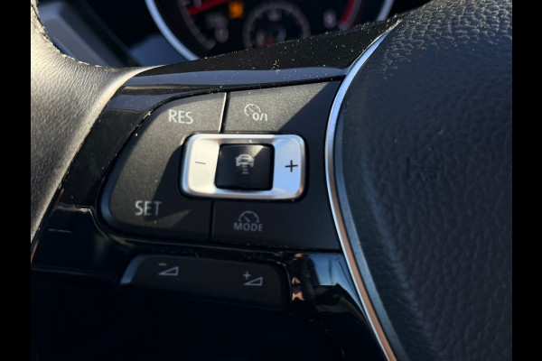 Volkswagen Touran 1.2 TSI Highline Edition R Line 7p - Navi - Trekhaak - LED