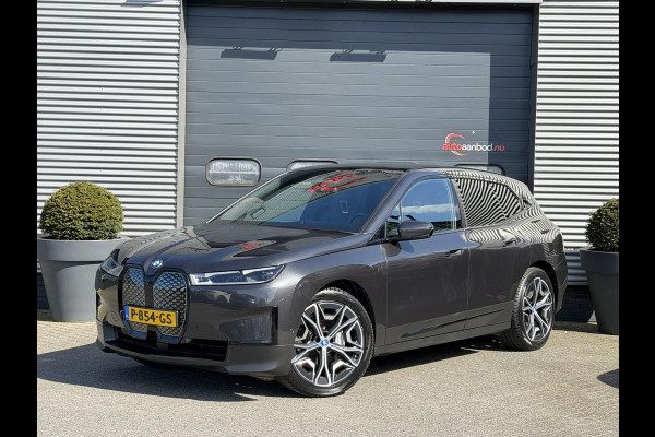 BMW iX xDrive50 High Executive 112 kWh SOH 92% | Sky Lounge | 360* Camera | Massage | Stoelventilatie/Verwarming | Elektrische Trekhaak |