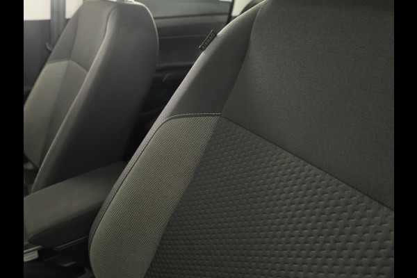 Volkswagen Polo 1.0 TSI Life 95 pk | Navigatie via App | Panoramadak | 17" LM velgen | Parkeersensoren | Adaptieve cruise control | LED koplampen | Stoelverwarming |