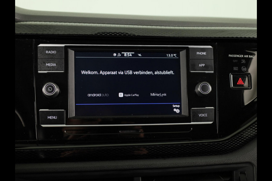 Volkswagen Polo 1.0 TSI Life 95 pk | Navigatie via App | Panoramadak | 17" LM velgen | Parkeersensoren | Adaptieve cruise control | LED koplampen | Stoelverwarming |