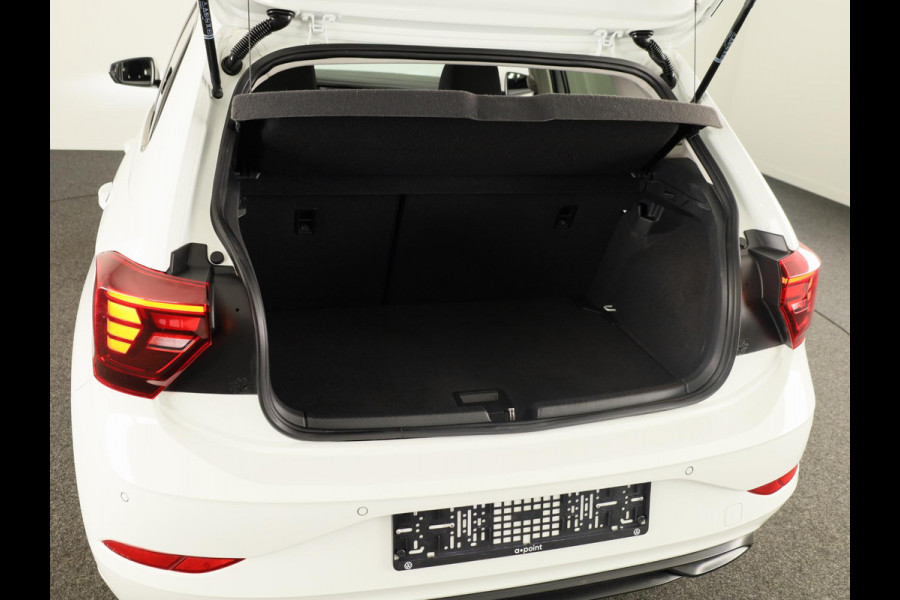 Volkswagen Polo 1.0 TSI Life 95 pk | Navigatie via App | Panoramadak | 17" LM velgen | Parkeersensoren | Adaptieve cruise control | LED koplampen | Stoelverwarming |