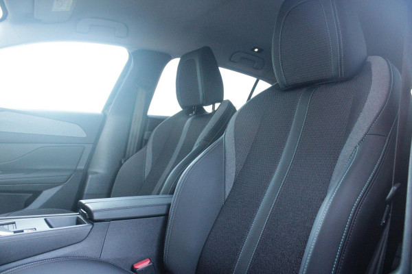Peugeot 408 1.2 Hybrid 145PK ALLURE | ACHTERUITRIJ CAMERA | KEYLESS ENTRY/START | DRAADLOOS APPLE CARPLAY/ANDROID AUTO | DRAADLOOS TELEFOONLADEN | DAB+ RADIO | NAVIGATIE | ADAPTIVE CRUISE CONTROL | 19" LICHTMETALEN VELGEN | PARKEERSENSOREN ACHTER |