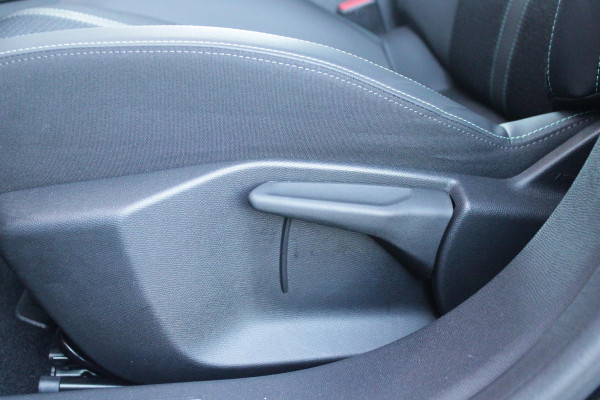 Peugeot 408 1.2 Hybrid 145PK ALLURE | ACHTERUITRIJ CAMERA | KEYLESS ENTRY/START | DRAADLOOS APPLE CARPLAY/ANDROID AUTO | DRAADLOOS TELEFOONLADEN | DAB+ RADIO | NAVIGATIE | ADAPTIVE CRUISE CONTROL | 19" LICHTMETALEN VELGEN | PARKEERSENSOREN ACHTER |