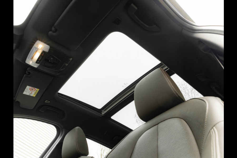 BMW X1 sDrive20i M-Sport - Pano - Trekhaak - Memoryzetel - Camera - Harman Kardon