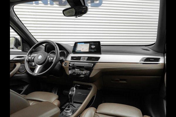 BMW X1 sDrive20i M-Sport - Pano - Trekhaak - Memoryzetel - Camera - Harman Kardon