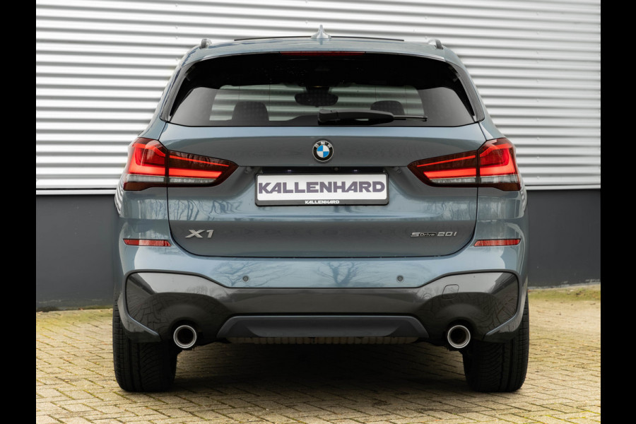 BMW X1 sDrive20i M-Sport - Pano - Trekhaak - Memoryzetel - Camera - Harman Kardon