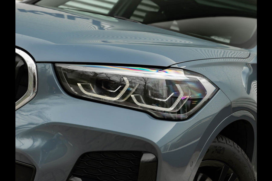 BMW X1 sDrive20i M-Sport - Pano - Trekhaak - Memoryzetel - Camera - Harman Kardon