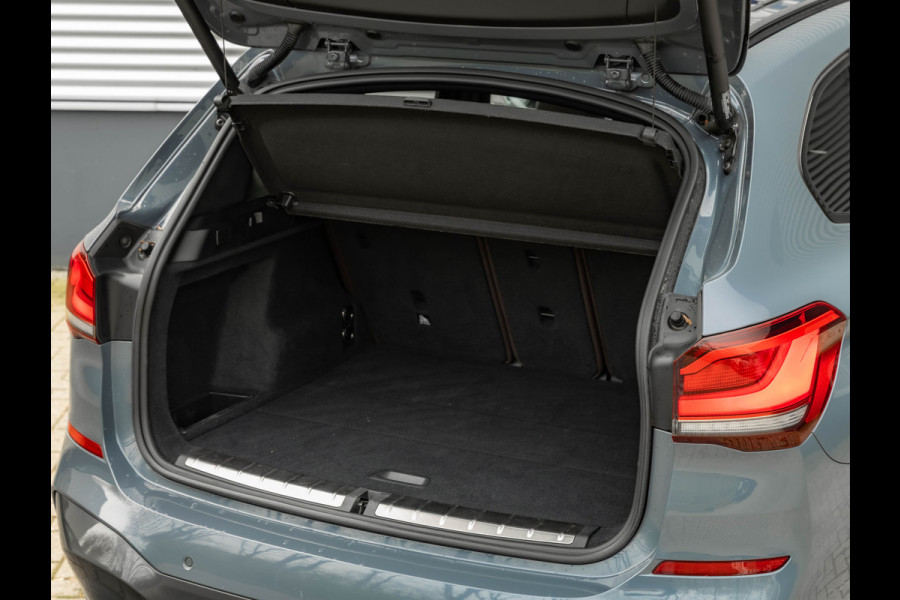 BMW X1 sDrive20i M-Sport - Pano - Trekhaak - Memoryzetel - Camera - Harman Kardon
