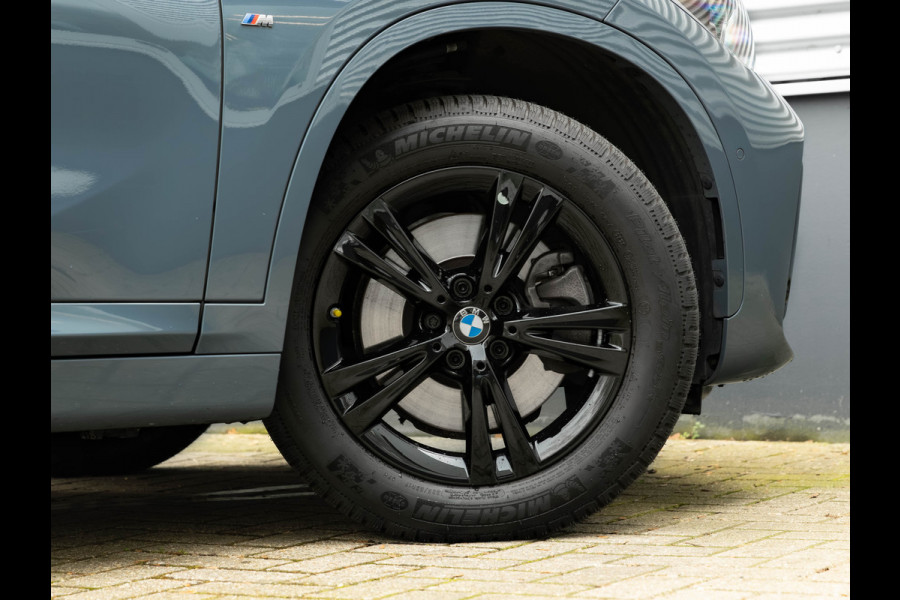 BMW X1 sDrive20i M-Sport - Pano - Trekhaak - Memoryzetel - Camera - Harman Kardon
