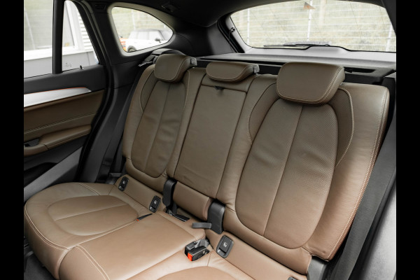 BMW X1 sDrive20i M-Sport - Pano - Trekhaak - Memoryzetel - Camera - Harman Kardon