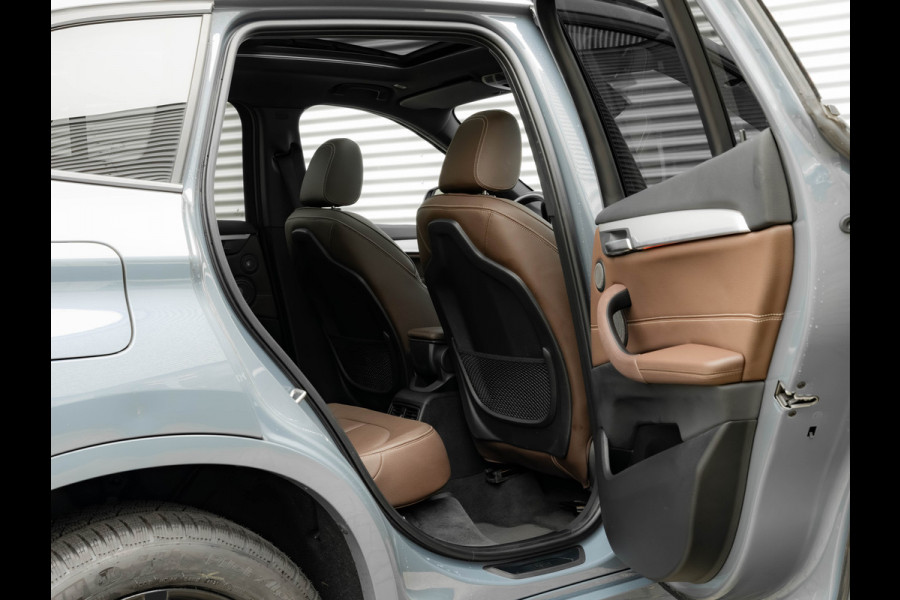 BMW X1 sDrive20i M-Sport - Pano - Trekhaak - Memoryzetel - Camera - Harman Kardon
