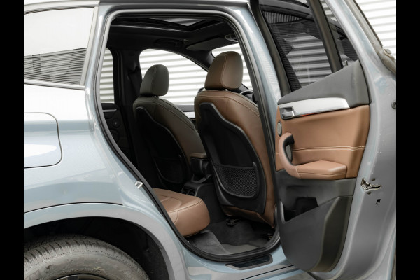 BMW X1 sDrive20i M-Sport - Pano - Trekhaak - Memoryzetel - Camera - Harman Kardon