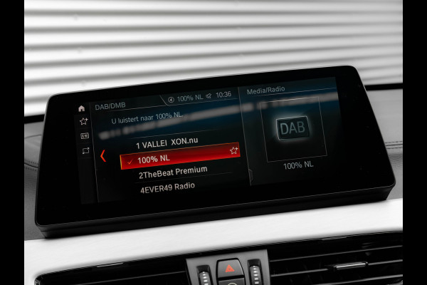 BMW X1 sDrive20i M-Sport - Pano - Trekhaak - Memoryzetel - Camera - Harman Kardon
