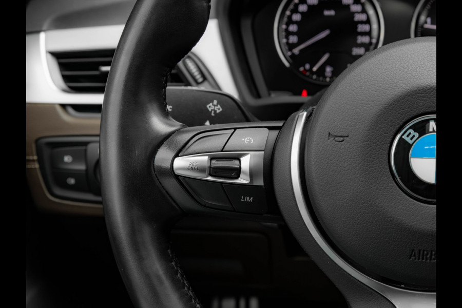 BMW X1 sDrive20i M-Sport - Pano - Trekhaak - Memoryzetel - Camera - Harman Kardon