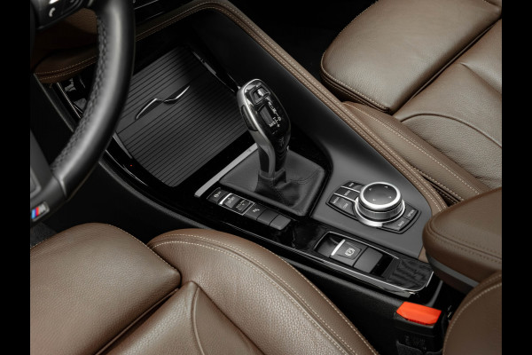 BMW X1 sDrive20i M-Sport - Pano - Trekhaak - Memoryzetel - Camera - Harman Kardon