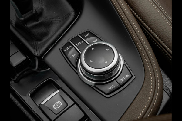 BMW X1 sDrive20i M-Sport - Pano - Trekhaak - Memoryzetel - Camera - Harman Kardon