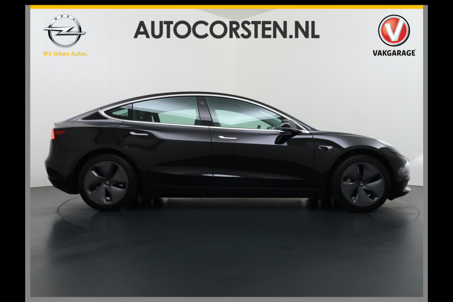 Tesla Model 3 Standard RWD Plus 60 kWh Trekhaak LFP ACCU dus 100% laden AutoPilot Leer Pano-Dak Adaptive-Cruise Camera's Elektr.-Stuur+Stoelen Navi LED DAB Voorverwarmen Keyless One-Pedal-Drive Lmv 18" 1e Eigenaar Origineel Nederlandse Auto Accu-Aandrijving-garantie t/m dec 2028/160.000km 1.000kg trekvermogen