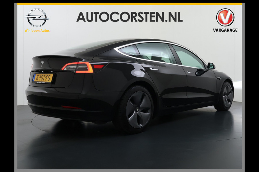 Tesla Model 3 Standard RWD Plus 60 kWh Trekhaak LFP ACCU dus 100% laden AutoPilot Leer Pano-Dak Adaptive-Cruise Camera's Elektr.-Stuur+Stoelen Navi LED DAB Voorverwarmen Keyless One-Pedal-Drive Lmv 18" 1e Eigenaar Origineel Nederlandse Auto Accu-Aandrijving-garantie t/m dec 2028/160.000km 1.000kg trekvermogen