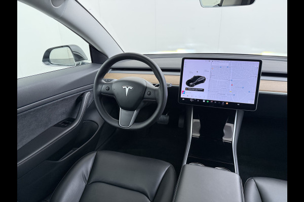 Tesla Model 3 Standard RWD Plus 60 kWh Trekhaak LFP ACCU dus 100% laden AutoPilot Leer Pano-Dak Adaptive-Cruise Camera's Elektr.-Stuur+Stoelen Navi LED DAB Voorverwarmen Keyless One-Pedal-Drive Lmv 18" 1e Eigenaar Origineel Nederlandse Auto Accu-Aandrijving-garantie t/m dec 2028/160.000km 1.000kg trekvermogen