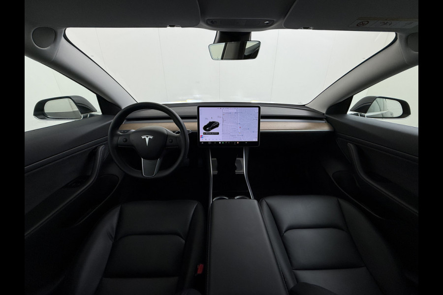 Tesla Model 3 Standard RWD Plus 60 kWh Trekhaak LFP ACCU dus 100% laden AutoPilot Leer Pano-Dak Adaptive-Cruise Camera's Elektr.-Stuur+Stoelen Navi LED DAB Voorverwarmen Keyless One-Pedal-Drive Lmv 18" 1e Eigenaar Origineel Nederlandse Auto Accu-Aandrijving-garantie t/m dec 2028/160.000km 1.000kg trekvermogen