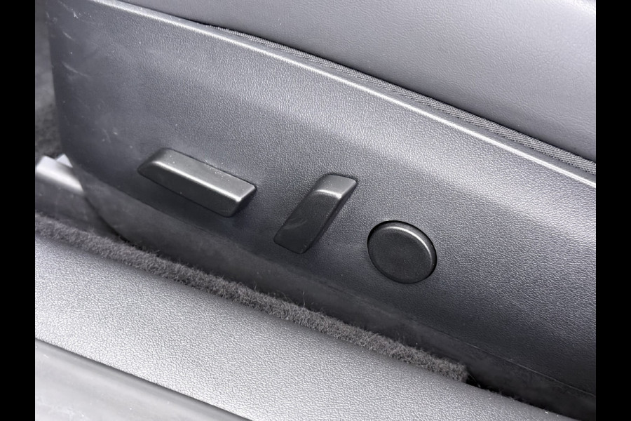 Tesla Model 3 Standard RWD Plus 60 kWh Trekhaak LFP ACCU dus 100% laden AutoPilot Leer Pano-Dak Adaptive-Cruise Camera's Elektr.-Stuur+Stoelen Navi LED DAB Voorverwarmen Keyless One-Pedal-Drive Lmv 18" 1e Eigenaar Origineel Nederlandse Auto Accu-Aandrijving-garantie t/m dec 2028/160.000km 1.000kg trekvermogen