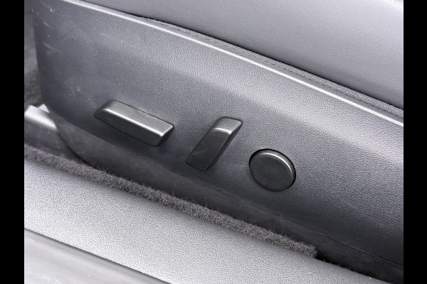 Tesla Model 3 Standard RWD Plus 60 kWh Trekhaak LFP ACCU dus 100% laden AutoPilot Leer Pano-Dak Adaptive-Cruise Camera's Elektr.-Stuur+Stoelen Navi LED DAB Voorverwarmen Keyless One-Pedal-Drive Lmv 18" 1e Eigenaar Origineel Nederlandse Auto Accu-Aandrijving-garantie t/m dec 2028/160.000km 1.000kg trekvermogen