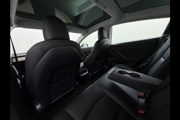 Tesla Model 3 Standard RWD Plus 60 kWh Trekhaak LFP ACCU dus 100% laden AutoPilot Leer Pano-Dak Adaptive-Cruise Camera's Elektr.-Stuur+Stoelen Navi LED DAB Voorverwarmen Keyless One-Pedal-Drive Lmv 18" 1e Eigenaar Origineel Nederlandse Auto Accu-Aandrijving-garantie t/m dec 2028/160.000km 1.000kg trekvermogen