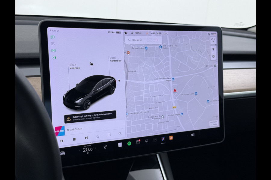 Tesla Model 3 Standard RWD Plus 60 kWh Trekhaak LFP ACCU dus 100% laden AutoPilot Leer Pano-Dak Adaptive-Cruise Camera's Elektr.-Stuur+Stoelen Navi LED DAB Voorverwarmen Keyless One-Pedal-Drive Lmv 18" 1e Eigenaar Origineel Nederlandse Auto Accu-Aandrijving-garantie t/m dec 2028/160.000km 1.000kg trekvermogen