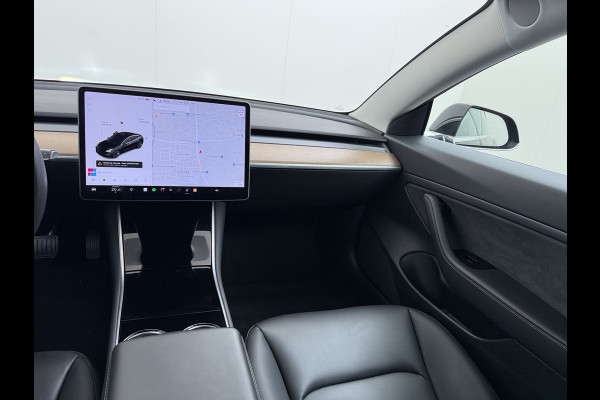 Tesla Model 3 Standard RWD Plus 60 kWh Trekhaak LFP ACCU dus 100% laden AutoPilot Leer Pano-Dak Adaptive-Cruise Camera's Elektr.-Stuur+Stoelen Navi LED DAB Voorverwarmen Keyless One-Pedal-Drive Lmv 18" 1e Eigenaar Origineel Nederlandse Auto Accu-Aandrijving-garantie t/m dec 2028/160.000km 1.000kg trekvermogen
