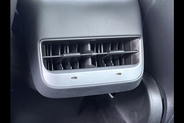 Tesla Model 3 Standard RWD Plus 60 kWh Trekhaak LFP ACCU dus 100% laden AutoPilot Leer Pano-Dak Adaptive-Cruise Camera's Elektr.-Stuur+Stoelen Navi LED DAB Voorverwarmen Keyless One-Pedal-Drive Lmv 18" 1e Eigenaar Origineel Nederlandse Auto Accu-Aandrijving-garantie t/m dec 2028/160.000km 1.000kg trekvermogen