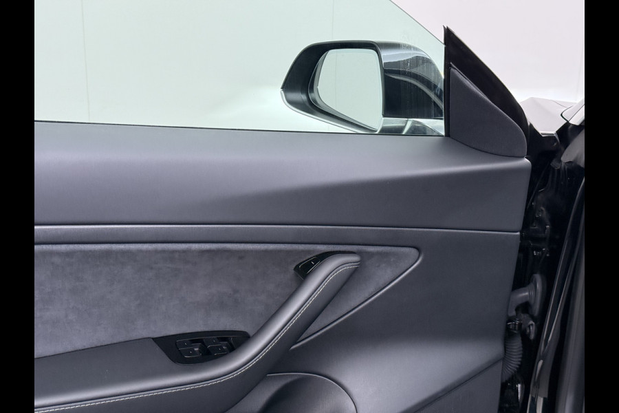 Tesla Model 3 Standard RWD Plus 60 kWh Trekhaak LFP ACCU dus 100% laden AutoPilot Leer Pano-Dak Adaptive-Cruise Camera's Elektr.-Stuur+Stoelen Navi LED DAB Voorverwarmen Keyless One-Pedal-Drive Lmv 18" 1e Eigenaar Origineel Nederlandse Auto Accu-Aandrijving-garantie t/m dec 2028/160.000km 1.000kg trekvermogen