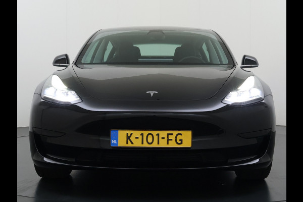 Tesla Model 3 Standard RWD Plus 60 kWh Trekhaak LFP ACCU dus 100% laden AutoPilot Leer Pano-Dak Adaptive-Cruise Camera's Elektr.-Stuur+Stoelen Navi LED DAB Voorverwarmen Keyless One-Pedal-Drive Lmv 18" 1e Eigenaar Origineel Nederlandse Auto Accu-Aandrijving-garantie t/m dec 2028/160.000km 1.000kg trekvermogen