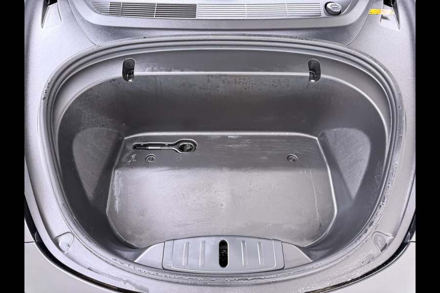 Tesla Model 3 Standard RWD Plus 60 kWh Trekhaak LFP ACCU dus 100% laden AutoPilot Leer Pano-Dak Adaptive-Cruise Camera's Elektr.-Stuur+Stoelen Navi LED DAB Voorverwarmen Keyless One-Pedal-Drive Lmv 18" 1e Eigenaar Origineel Nederlandse Auto Accu-Aandrijving-garantie t/m dec 2028/160.000km 1.000kg trekvermogen