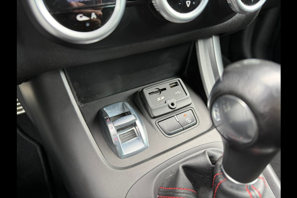 Alfa Romeo Giulietta 1.4 Turbo MultiAir Super - Automaat - Navi - Trekhaak - Climate - Xenon