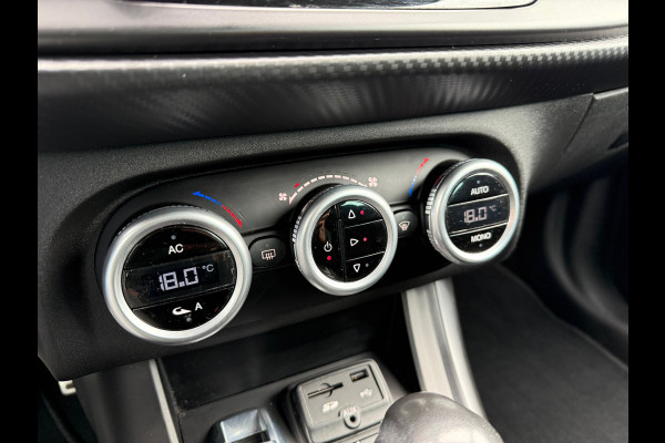 Alfa Romeo Giulietta 1.4 Turbo MultiAir Super - Automaat - Navi - Trekhaak - Climate - Xenon