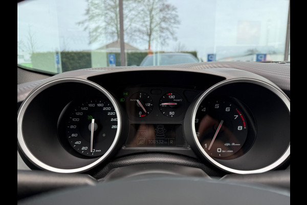 Alfa Romeo Giulietta 1.4 Turbo MultiAir Super - Automaat - Navi - Trekhaak - Climate - Xenon