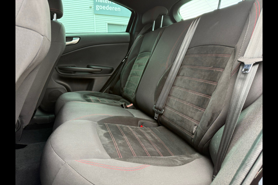 Alfa Romeo Giulietta 1.4 Turbo MultiAir Super - Automaat - Navi - Trekhaak - Climate - Xenon