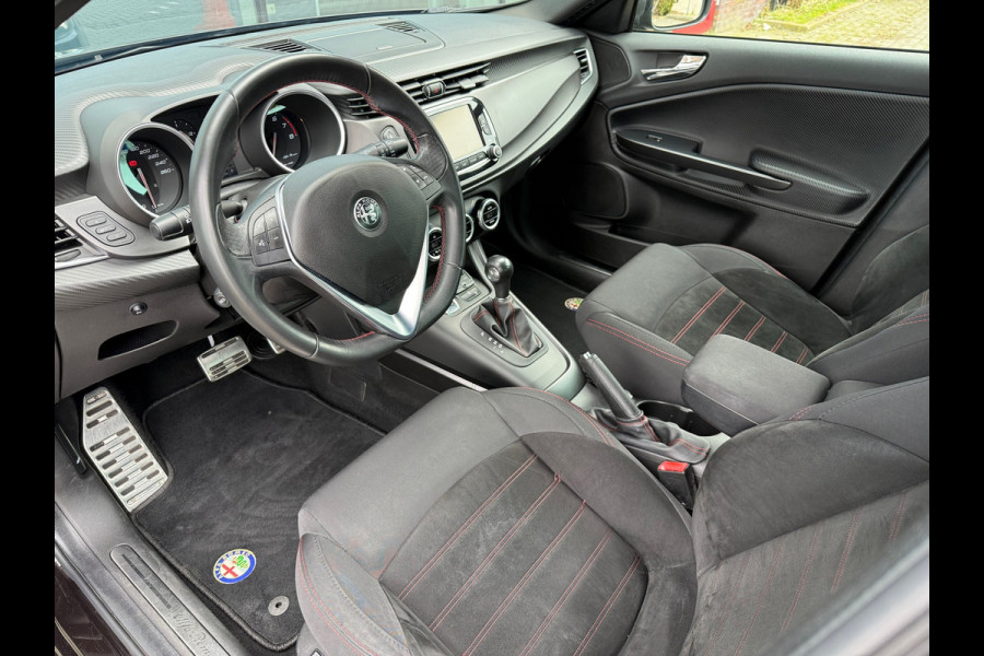 Alfa Romeo Giulietta 1.4 Turbo MultiAir Super - Automaat - Navi - Trekhaak - Climate - Xenon