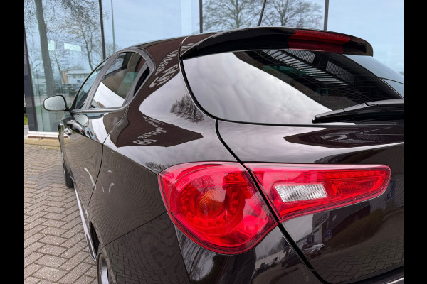 Alfa Romeo Giulietta 1.4 Turbo MultiAir Super - Automaat - Navi - Trekhaak - Climate - Xenon