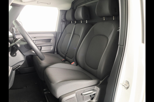 Volkswagen ID. Buzz Cargo 77 kWh 204 pk | Navigatie via App | SOH 97% | Trekhaak (wegklapbaar) | Partkeersensoren | Achteruitrijcamera | Stoelverwarming |