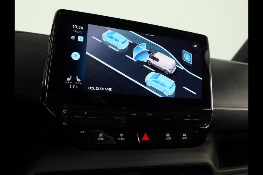 Volkswagen ID. Buzz Cargo 77 kWh 204 pk | Navigatie via App | SOH 97% | Trekhaak (wegklapbaar) | Partkeersensoren | Achteruitrijcamera | Stoelverwarming |