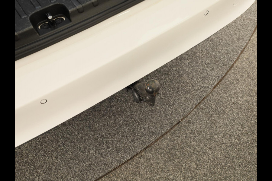 Volkswagen ID. Buzz Cargo 77 kWh 204 pk | Navigatie via App | SOH 97% | Trekhaak (wegklapbaar) | Partkeersensoren | Achteruitrijcamera | Stoelverwarming |