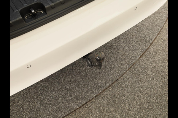 Volkswagen ID. Buzz Cargo 77 kWh 204 pk | Navigatie via App | SOH 97% | Trekhaak (wegklapbaar) | Partkeersensoren | Achteruitrijcamera | Stoelverwarming |