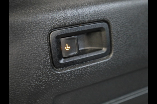 Volkswagen ID. Buzz Cargo 77 kWh 204 pk | Navigatie via App | SOH 97% | Trekhaak (wegklapbaar) | Partkeersensoren | Achteruitrijcamera | Stoelverwarming |