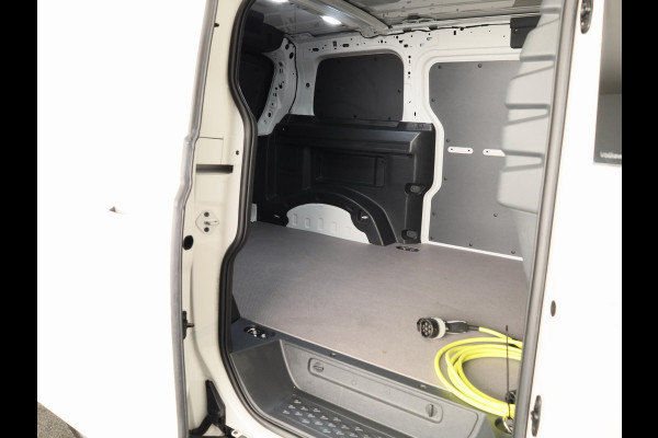 Volkswagen ID. Buzz Cargo 77 kWh 204 pk | Navigatie via App | SOH 97% | Trekhaak (wegklapbaar) | Partkeersensoren | Achteruitrijcamera | Stoelverwarming |