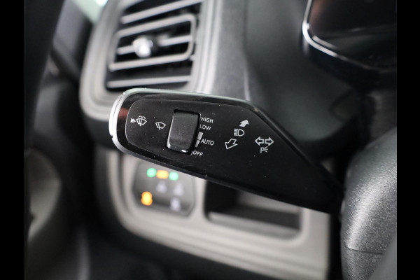 Volkswagen ID. Buzz Cargo 77 kWh 204 pk | Navigatie via App | SOH 97% | Trekhaak (wegklapbaar) | Partkeersensoren | Achteruitrijcamera | Stoelverwarming |
