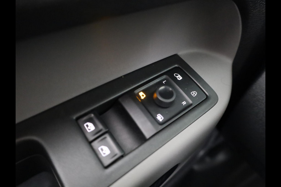Volkswagen ID. Buzz Cargo 77 kWh 204 pk | Navigatie via App | SOH 97% | Trekhaak (wegklapbaar) | Partkeersensoren | Achteruitrijcamera | Stoelverwarming |