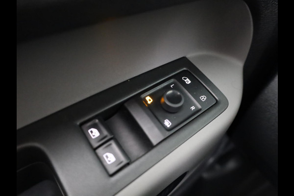 Volkswagen ID. Buzz Cargo 77 kWh 204 pk | Navigatie via App | SOH 97% | Trekhaak (wegklapbaar) | Partkeersensoren | Achteruitrijcamera | Stoelverwarming |